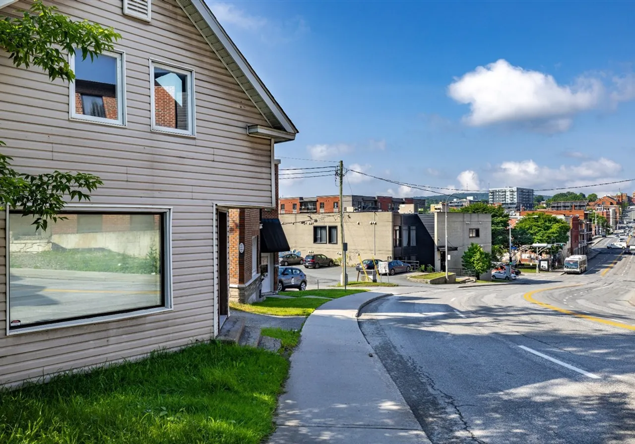 136 Rue King E. — photo 3