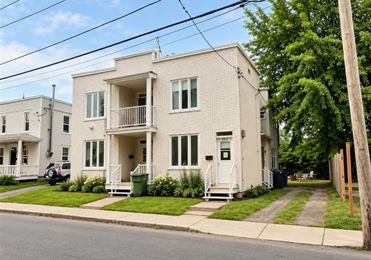 Triplex à vendre - 151-155 Rue St-Charles, Louiseville, J5V2C3