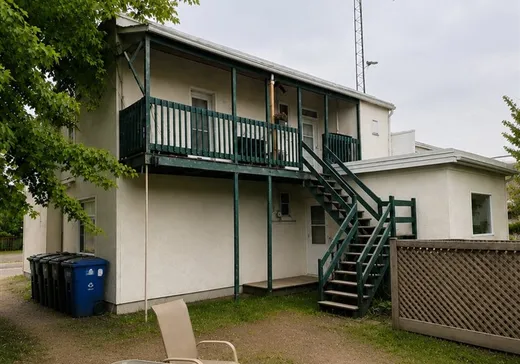 Triplex à vendre - 151-155 Rue St-Charles, Louiseville, J5V 2C3