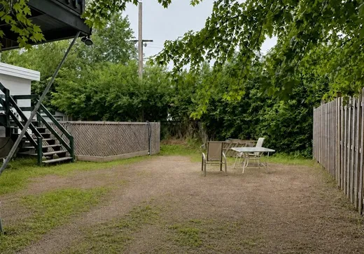 Triplex à vendre - 151-155 Rue St-Charles, Louiseville, J5V 2C3