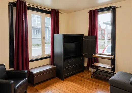 Triplex à vendre - 151-155 Rue St-Charles, Louiseville, J5V 2C3