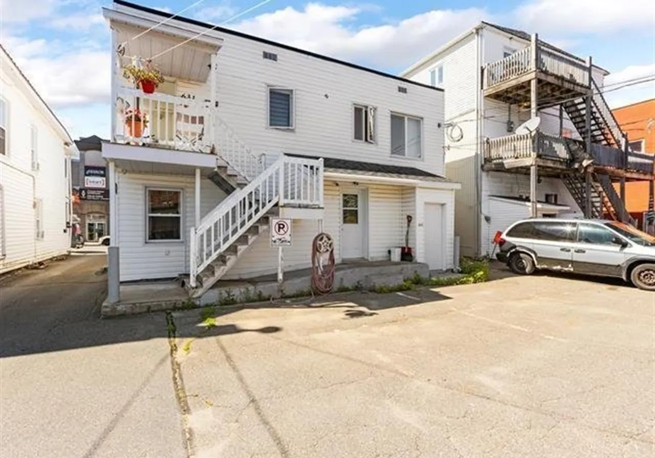 625-631 Av. de Grand-Mère — photo 3