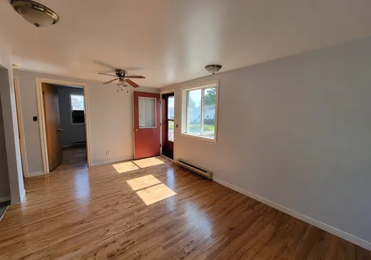 Triplex à vendre - 51 Rue Champagne, Lachute, J8H 3B2