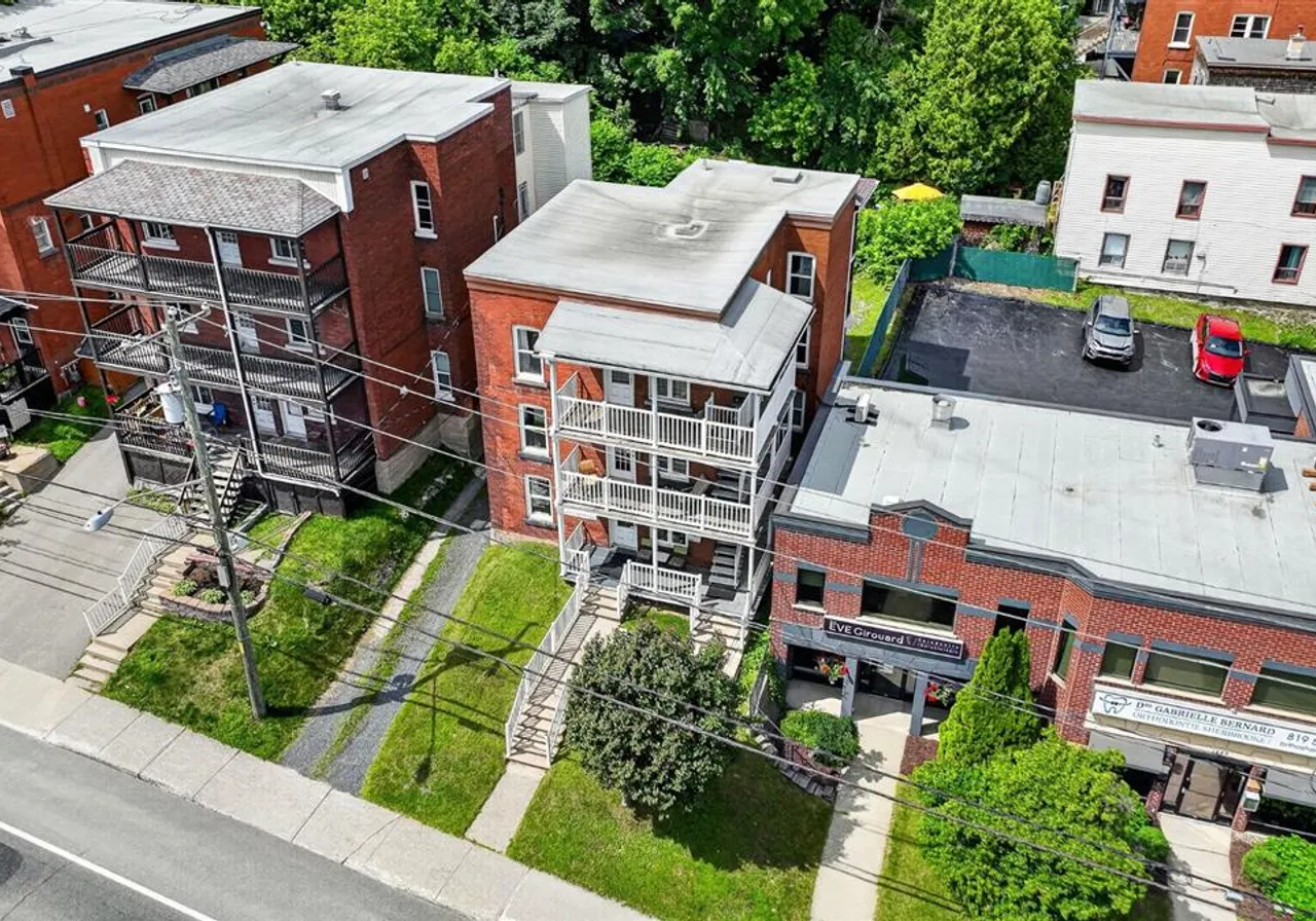 1023-1027 Rue King O. — photo 2