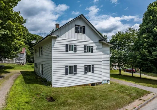 Duplex for Sale - 80-82 Rue de la Station, St-Boniface-De-Shawinigan, G0X 2L0