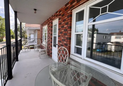 Triplex à vendre - 93-95 Rue St-Frédéric, Drummondville, J2B 6R5