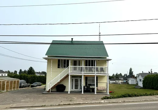 Duplex à vendre - 537-539 Rue St-Laurent, St-Simeon, G0T1X0