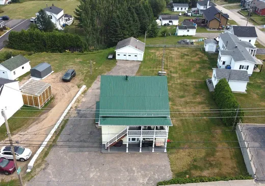 Duplex à vendre - 537-539 Rue St-Laurent, St-Simeon, G0T 1X0