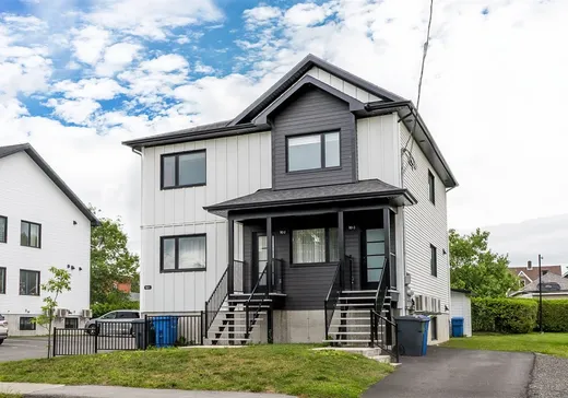Triplex à vendre - 110 Rue St-Jacques, East Angus, J0B 1R0