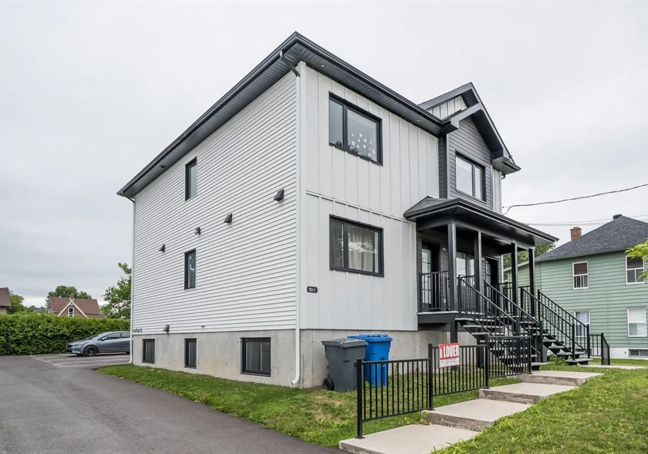 110 Rue St-Jacques — photo 3