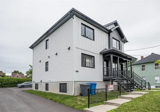 Triplex à vendre - 110 Rue St-Jacques, East Angus, J0B 1R0