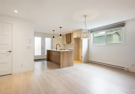 Triplex à vendre - 110 Rue St-Jacques, East Angus, J0B 1R0