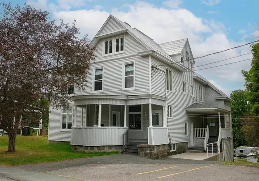 5-Plex for Sale - 115-119 Rue du Carmel, Danville, J0A 1A0