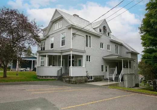 5-Plex for Sale - 115-119 Rue du Carmel, Danville, J0A 1A0