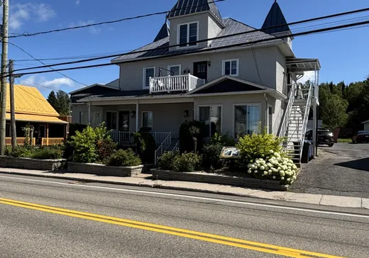 Triplex à vendre - 6290-6294 Rue Principale, Saint-Zenon, J0K 3N0