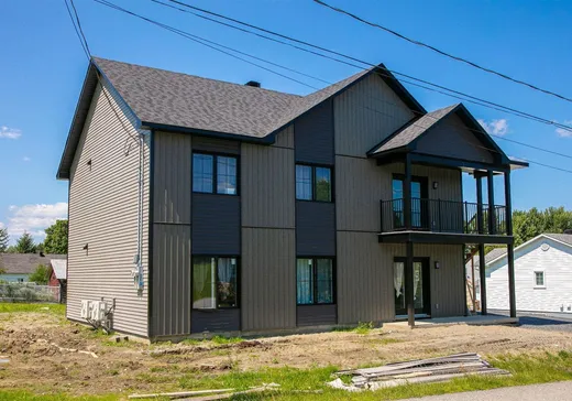Duplex for Sale - 5-7 Rue Dubreuil, Sawyerville, J0B 3A0