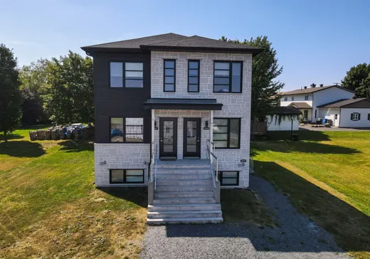 Triplex for Sale - 482 Rue Champagne, Saint-Honoré-de-Shenley, G0M 1V0
