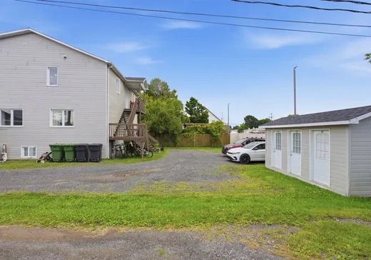 Triplex à vendre - 25-29 Rue St-Jean-Baptiste, St-Cyrille-De-Wendover, J1Z 1S9