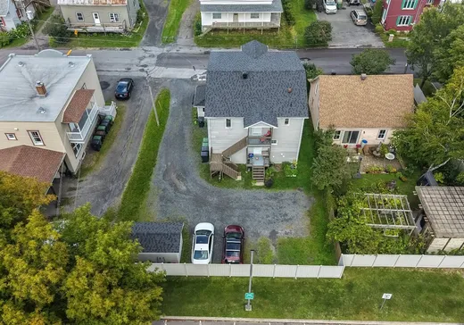 Triplex à vendre - 25-29 Rue St-Jean-Baptiste, St-Cyrille-De-Wendover, J1Z 1S9