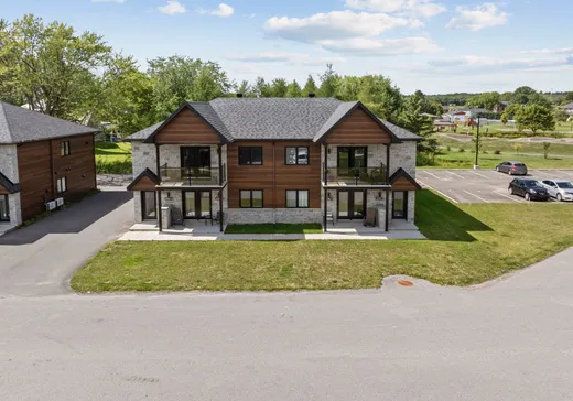 4-Plex à vendre - 2010-1-2010- Rue Latour, Notre-Dame-des-Lourdes, J0K 1K0