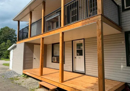 Triplex à vendre - 616-622 Rue Maisonneuve, Magog, J1X 2N5