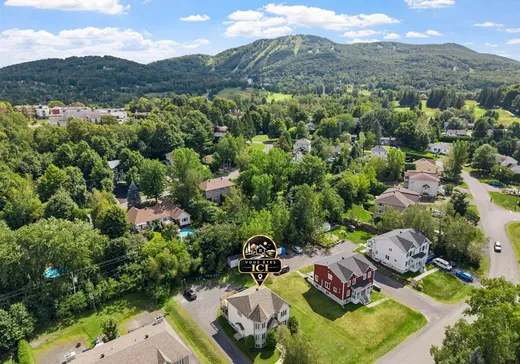 Triplex for Sale - 54-58 Rue de Sherbrooke, Bromont, J2L 2J4