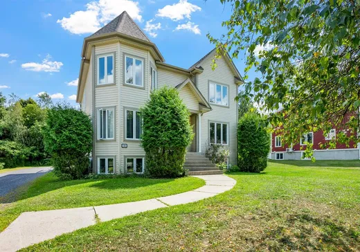 Triplex for Sale - 54-58 Rue de Sherbrooke, Bromont, J2L 2J4