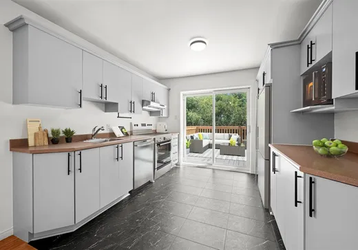 Triplex for Sale - 54-58 Rue de Sherbrooke, Bromont, J2L 2J4