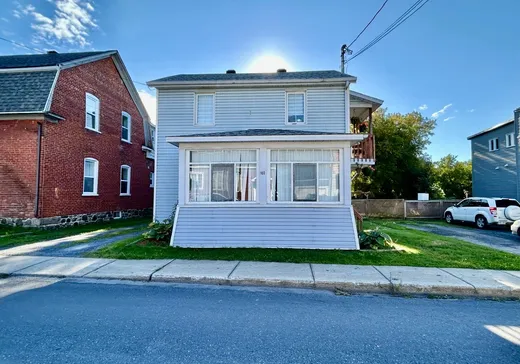 Duplex à vendre - 100-102 Rue St-André N., Farnham, J2N2C2