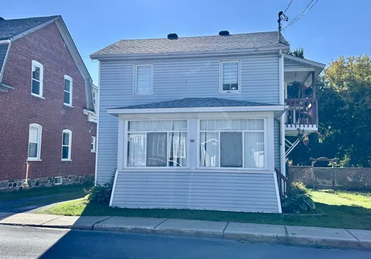 Duplex à vendre - 100-102 Rue St-André N., Farnham, J2N 2C2