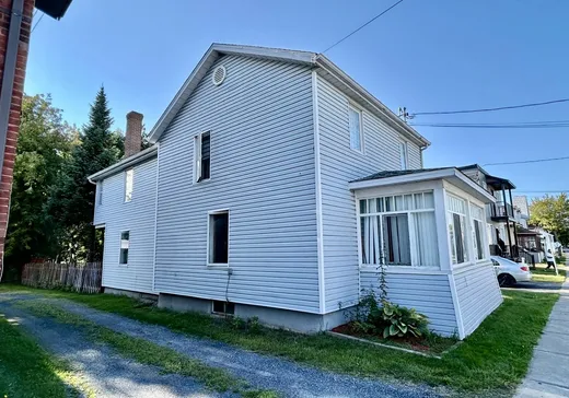 Duplex à vendre - 100-102 Rue St-André N., Farnham, J2N 2C2