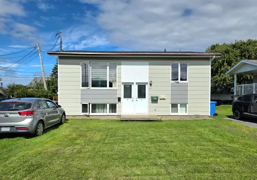 Duplex à vendre - 194 Rue St-Robert, Matane, G4W 1B8