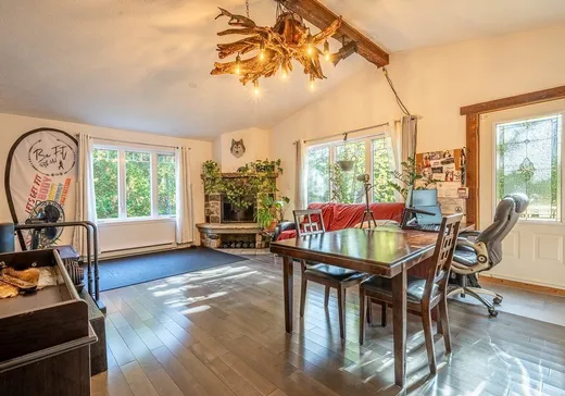 Duplex à vendre - 6-8 Ch. de la Colline, Saint-Sauveur, J0R 1R2