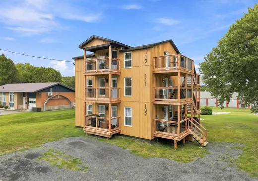 Triplex for Sale - 109-113 Rue Williams, Val des Sources, J1T 1M2