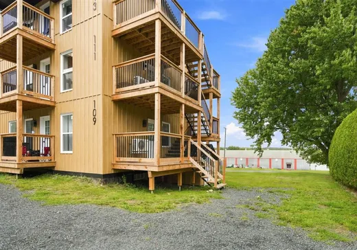 Triplex for Sale - 109-113 Rue Williams, Val des Sources, J1T 1M2