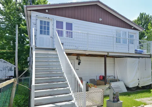 5-Plex à vendre - 71-73 Rue York, Godmanchester, J0S 1H0