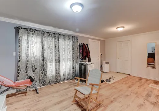 Triplex à vendre - 159-160 Rue St-Georges, Windsor, J1S 1J7
