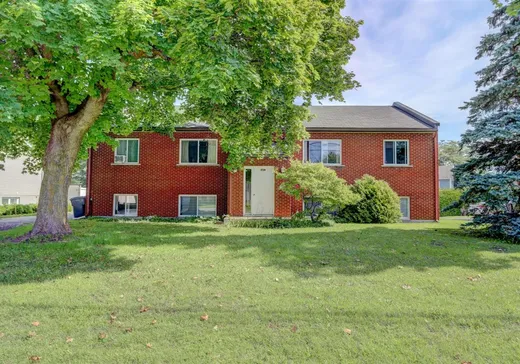 4-Plex à vendre - 2110 Av. Castelneau, Saint-Hyacinthe, J2S7H8