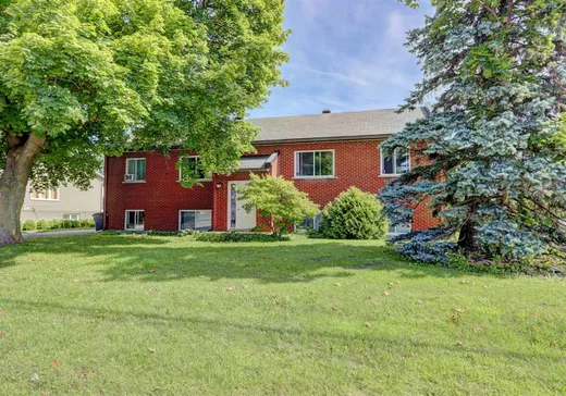 4-Plex à vendre - 2110 Av. Castelneau, Saint-Hyacinthe, J2S 7H8