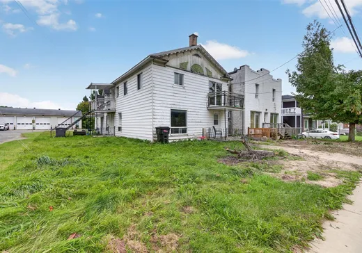 Triplex à vendre - 54-54B Rue Daniel-Johnson, Danville, J0A1A0