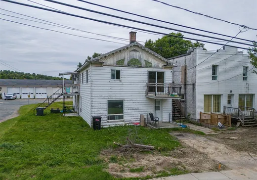 Triplex à vendre - 54-54B Rue Daniel-Johnson, Danville, J0A 1A0