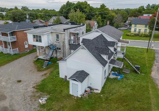 Triplex à vendre - 54-54B Rue Daniel-Johnson, Danville, J0A 1A0