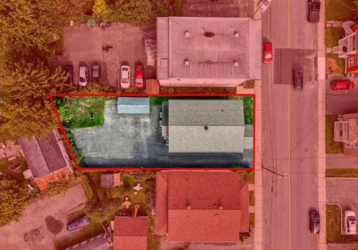 Triplex à vendre - 545-549 Rue du Moulin, Drummondville, J2B 5P7