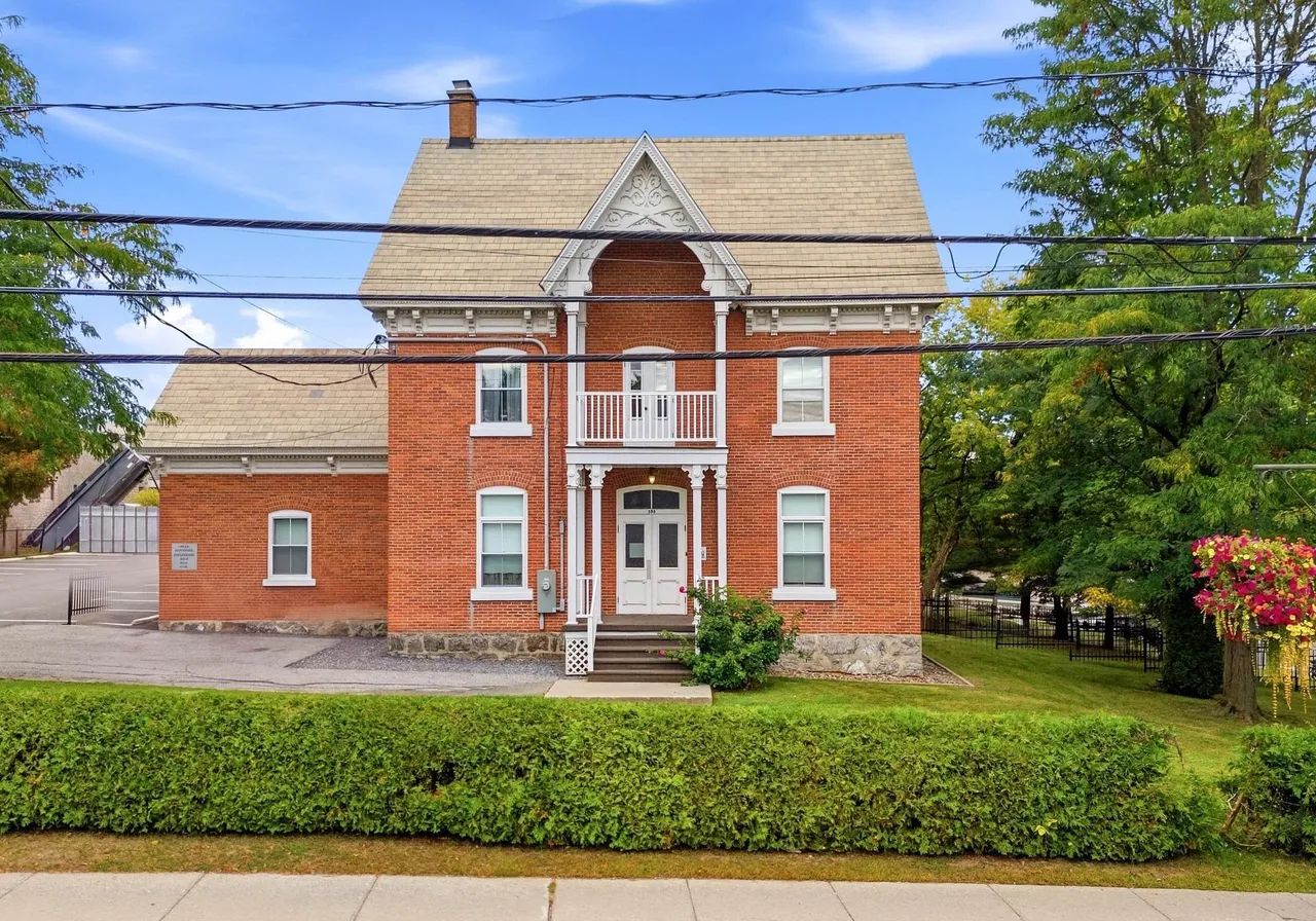 590 Rue Girouard O. — photo 1