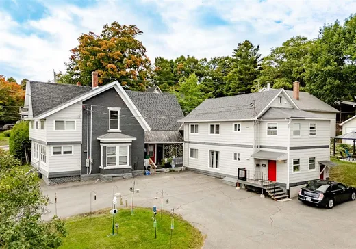 4-Plex à vendre - 169-179 Rue Court, Coaticook, J1A1L2