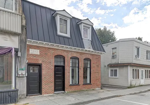 Duplex à vendre - 5700-5702 Rue Foster, Waterloo, J0E 2N0