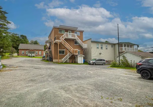 4-Plex for Sale - 209 Rue St-Georges, Windsor, J1S 1K3
