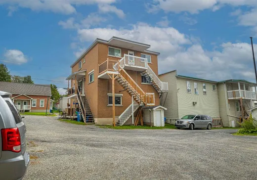 4-Plex for Sale - 209 Rue St-Georges, Windsor, J1S 1K3