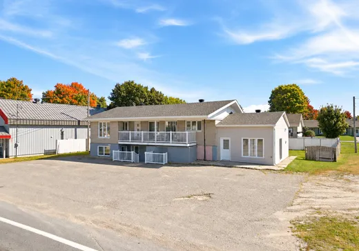 Triplex for Sale - 1117 Rue du Pont, St-Lambert-De-Lauzon, G0S 2W0