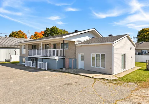 Triplex for Sale - 1117 Rue du Pont, St-Lambert-De-Lauzon, G0S 2W0